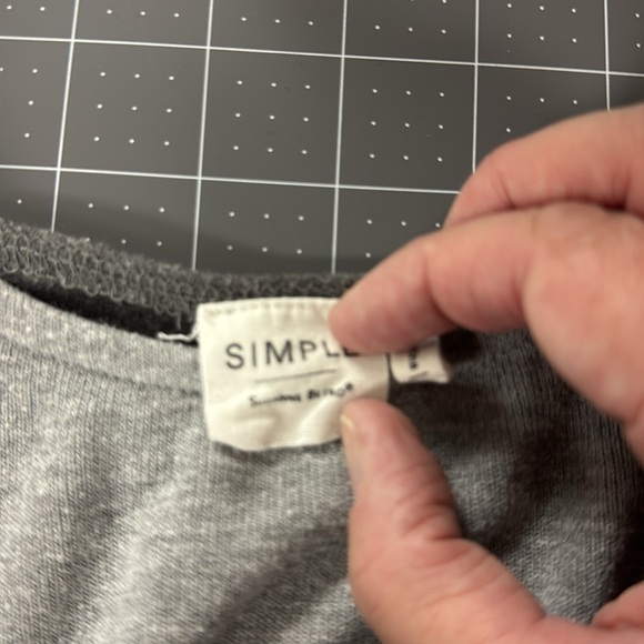 GUC Suzanne Betro Layer Look Open Back Yoga Top in Gray - Picture 4 of 6